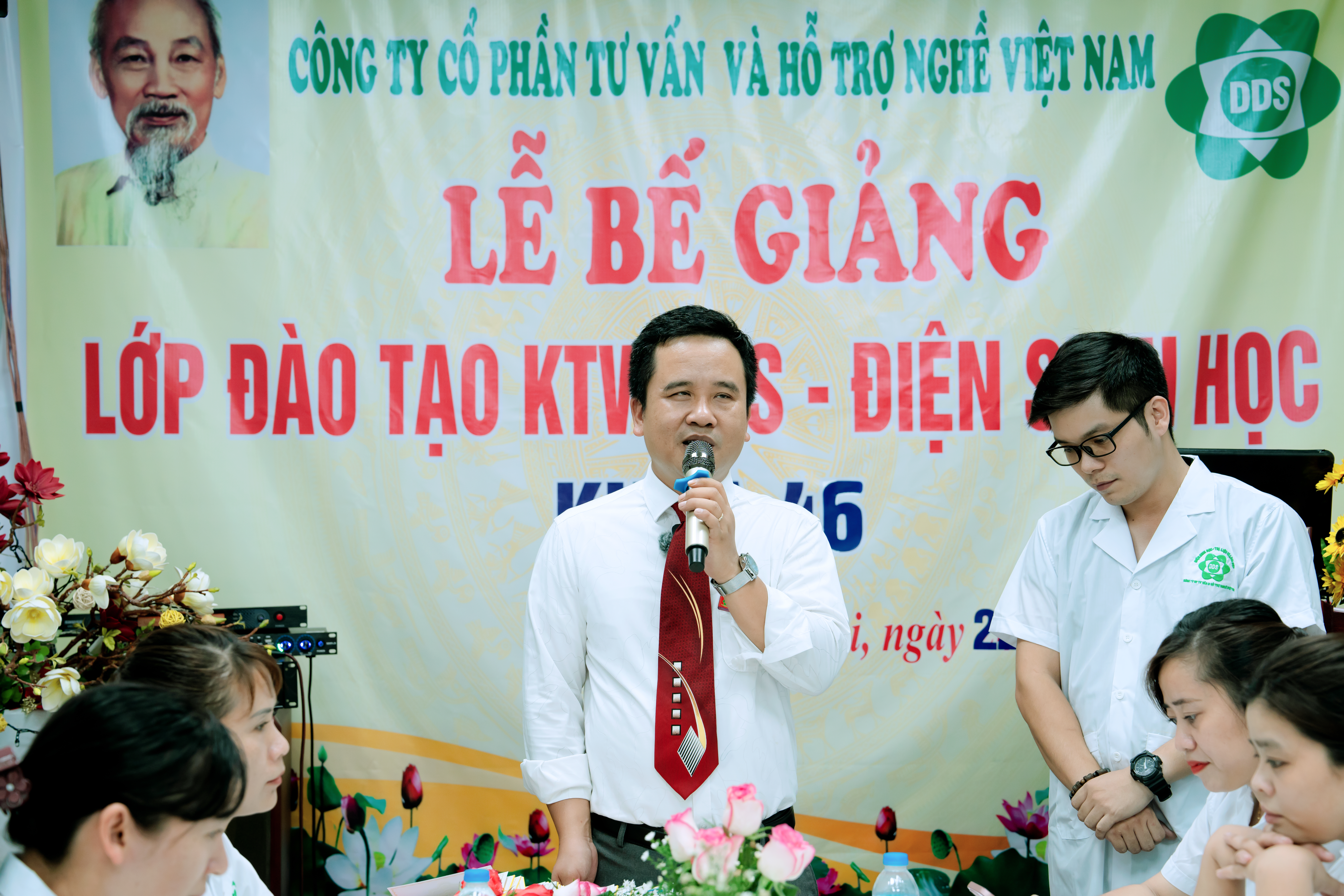 Giám đốc trẻ Nguyễn Thanh Tuấn khởi nghiệm thành công bằng nghề DDS