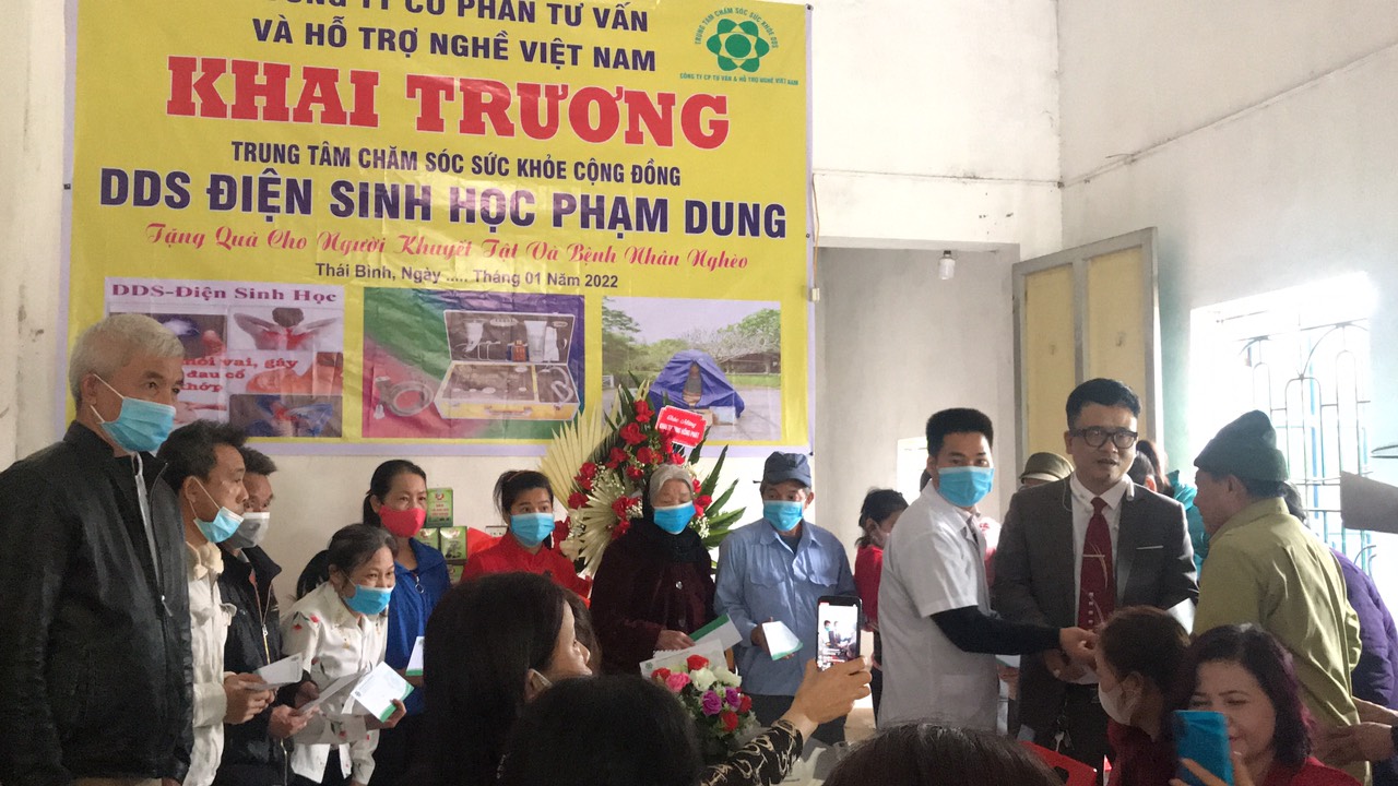 Tham dự khai trương và trao quà từ thiện cho người khuyết tật ở xã phú Châu, Đông Hưng, Thái Bình
