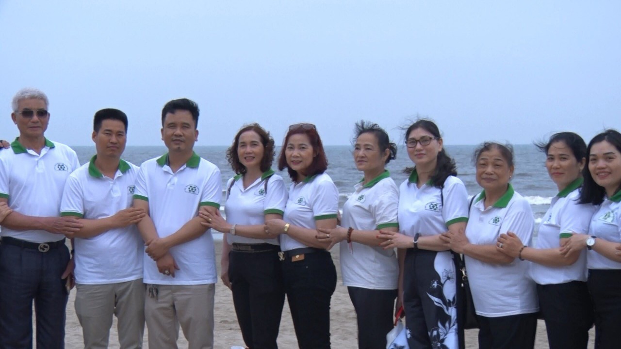 Video Gia đình cộng đồng DDS du lịch biển Sầm Sơn, sinh nhật năm 5 DDS và nhận chứng chỉ VLTL-PHCN