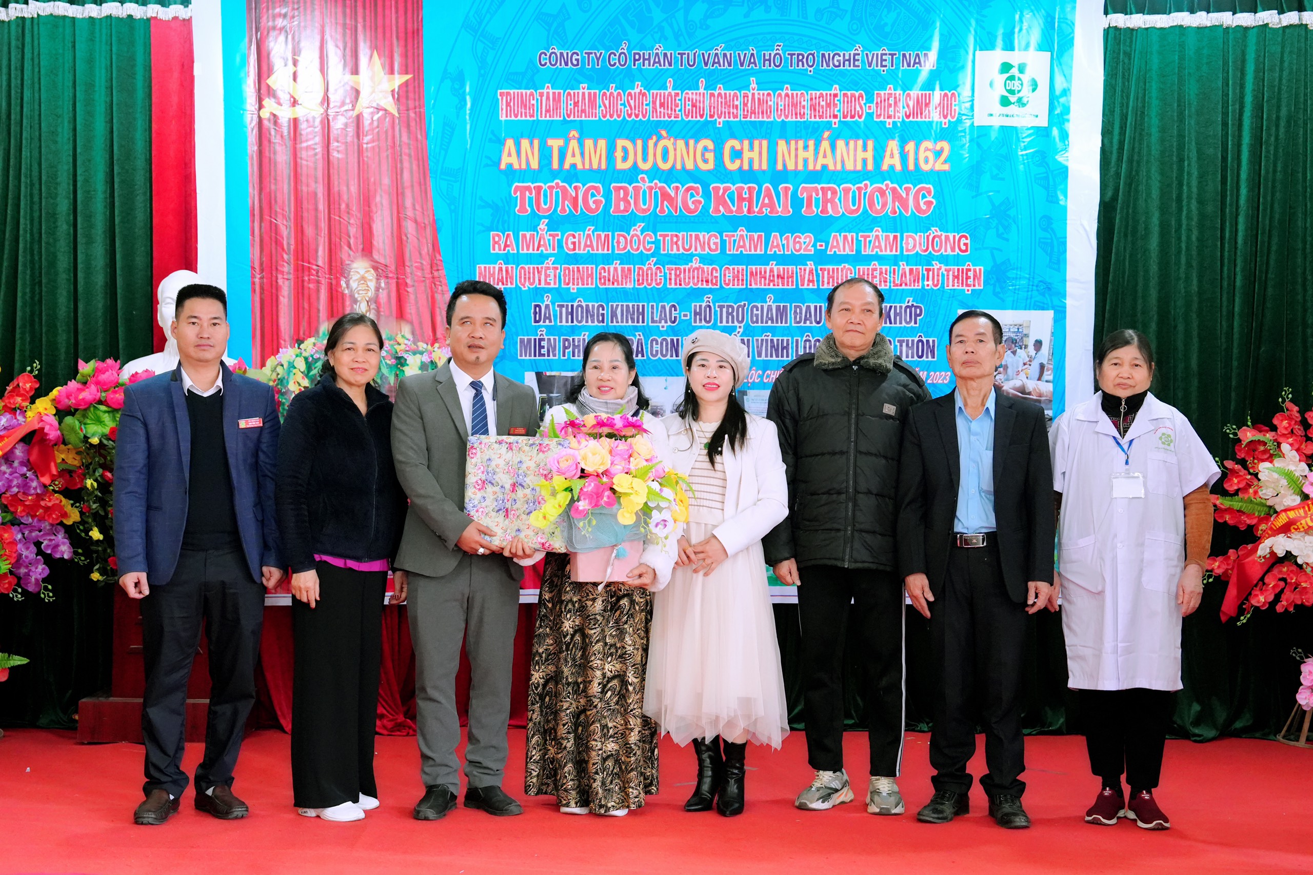 Điện sinh học DDS giải pháp mới trong chăm sóc sức khỏe cho bà con miến núi Chiêm Hóa, Tuyên Quang 