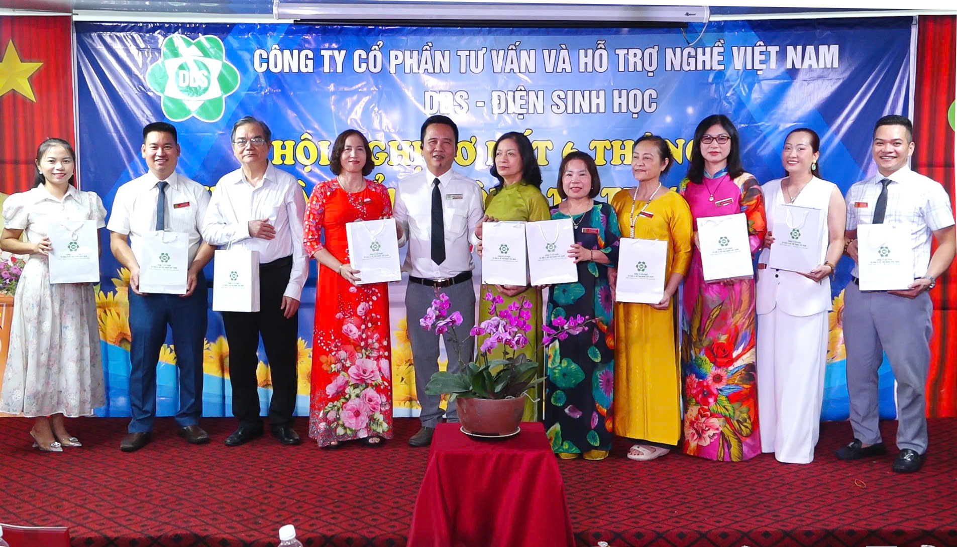 Vinh danh các trưởng chi nhánh phát triển nhiều thành viên mới và phát huy hiệu quả trị liệu DDS - Điện sinh học trong 6 tháng đầu năm 2025